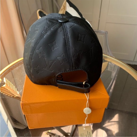 💥💥💥 FINAL SALE 💥💥💥 Fashion Designer Inspired Black and Brown Monogram Cap - Picture 2 of 6